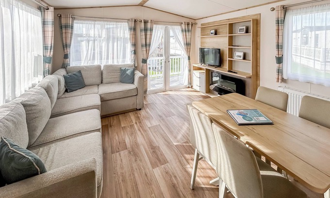 Bleadon House | Modern Caravan with Oceanfront Views and Pool Access