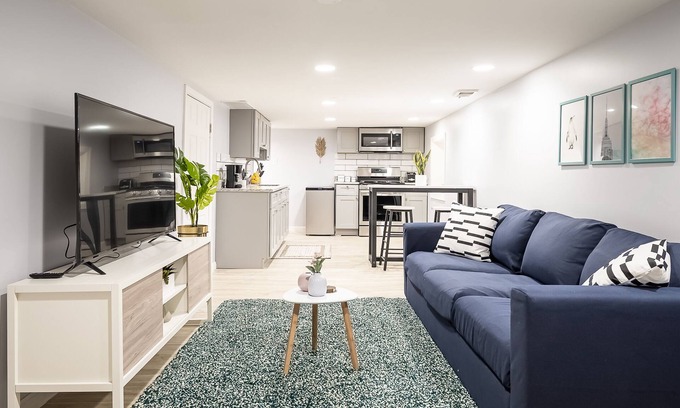 Logan Square Apartment | Cozy 1BR Apartment in Logan Square - Pet Friendly & Rated 9.6