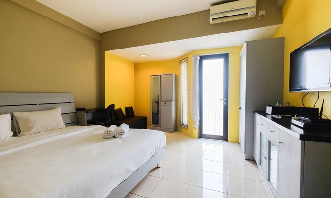 Setiabudi Apartment | Cozy Studio at Tamansari Sudirman with Pool Access