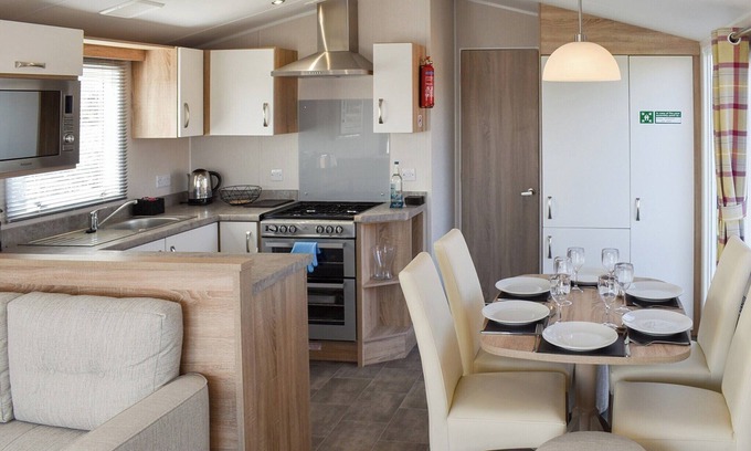 Potterhanworth Cabin | Contemporary Family Retreat with Spa and Hot Tub Access