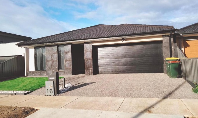 St Leonards House | Cozy 4-Bedroom House Steps from the Beach - Pet Friendly!