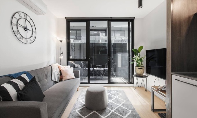 Abbotsford Apartment | Cozy Parkland Retreat with Pool and Spa near Yarra River