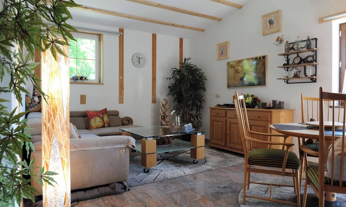Munchen District Apartment | Modern and cozy: 3-room apartment in Unterschleißheim-Lohhof near Munich