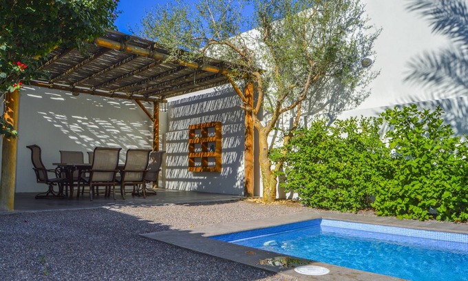 La Paz House | Cozy Modern Home with Pool in Gated Community - Rated 10/10