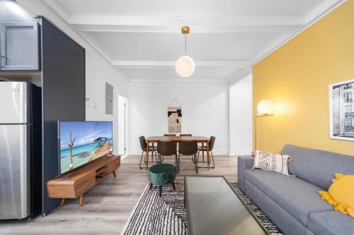 Cote-Des-Neiges—Notre-Dame-De-Grace Apartment | Comfortable 4-Bedroom Retreat for Up to 12 Guests