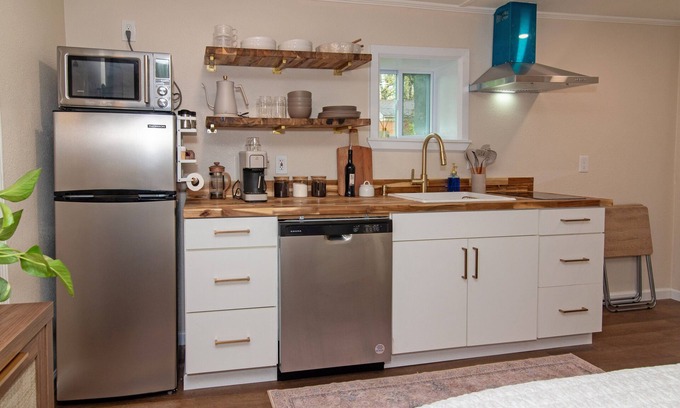 Little Rock Cottage | Cozy Cottage Retreat Near Medical Center with Spa Amenities