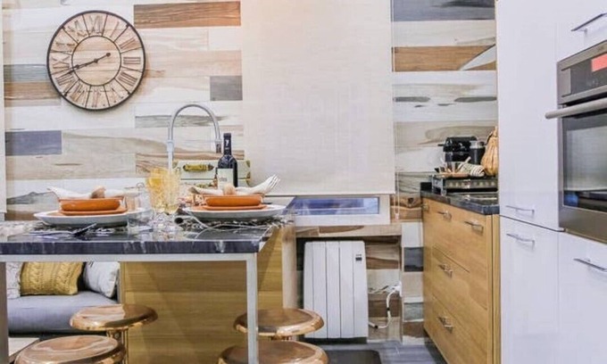 Ibiza Apartment | Cozy Retreat Steps from Retiro Park with Spa & Breakfast