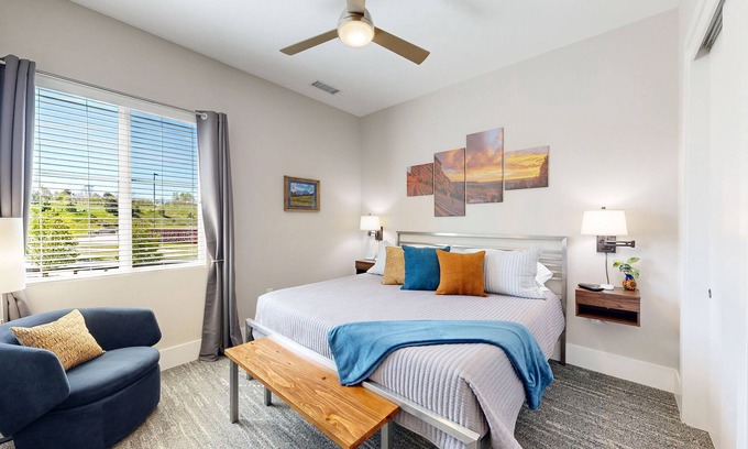 Golden Condo | Cozy Retreat Near Downtown, Hiking & Red Rocks - Top Rated