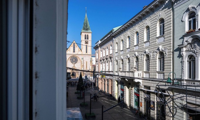 Old Town Apartment | Stylish Quadruplex Steps from the Cathedral with Kitchen