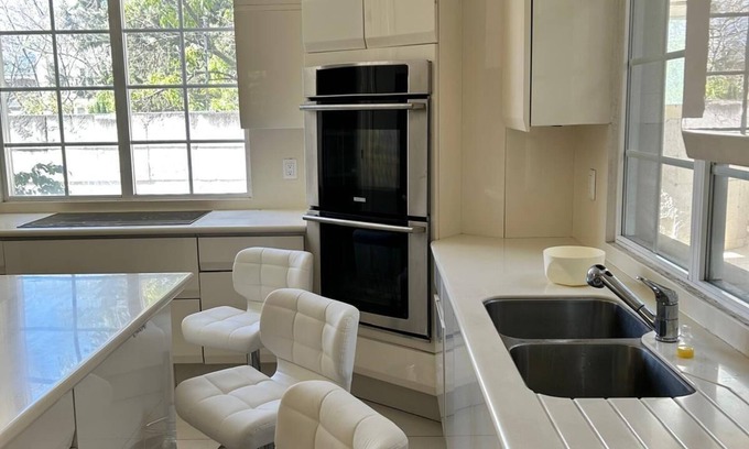 Bosques de las Lomas House | Modern and Spacious room with balcony
