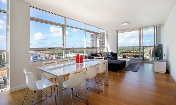 Zetland Apartment | Stylish 3BR Zetland Apartment with Moore Park Views