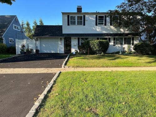 Salisbury Villa | Stylish 4-Bedroom House with Family-Friendly Amenities