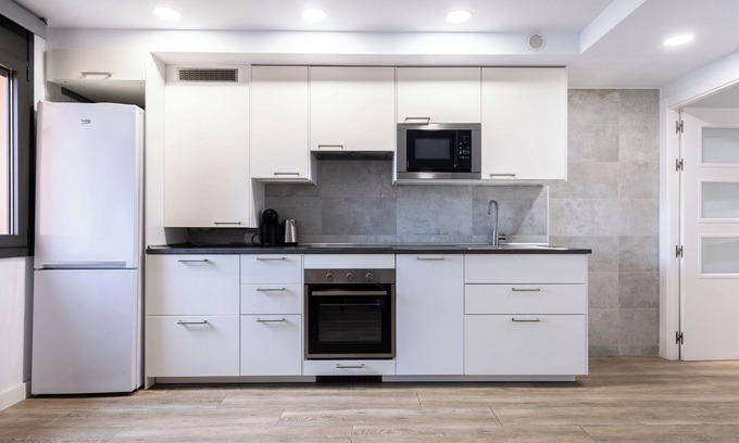 Porta Apartment | Modern Apartment with Spa and Kitchen in Prime Location