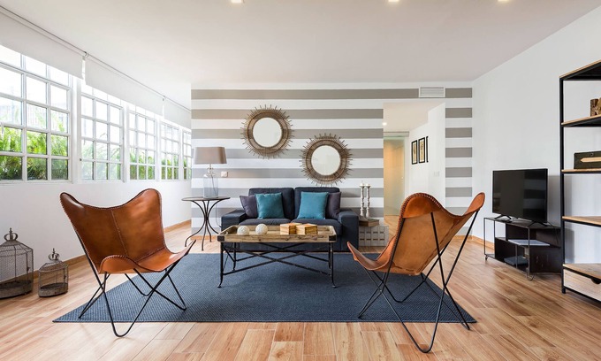 Santa Catalina Apartment | Bright Loft in San Leandro with Spa & Family Amenities