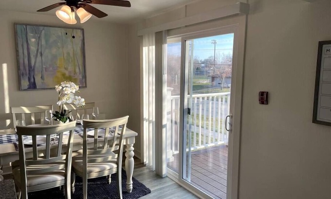 De Pere Apartment | Pet-Friendly Modern Residence in a Central Community