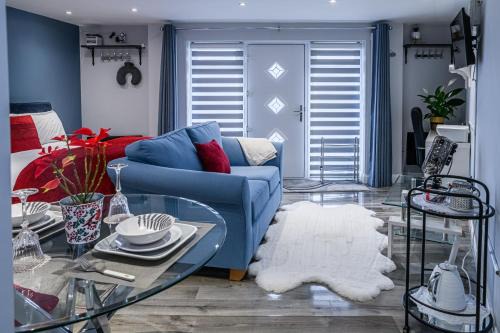 Walsall Apartment | Elegant One Bedroom Guesthouse at M6, Junction 10 Walsall