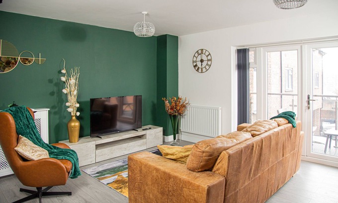High Wycombe Apartment | Stylish 1 Bed Flat Near Town Centre with Secure Parking