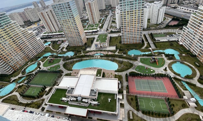 Avcilar Apartment | Stylish Lake View Apartment with Pool & Spa Amenities