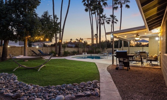 Paradise Valley Village Cottage | Stylish 4-Bedroom Retreat with Heated Pool & Ocean Views
