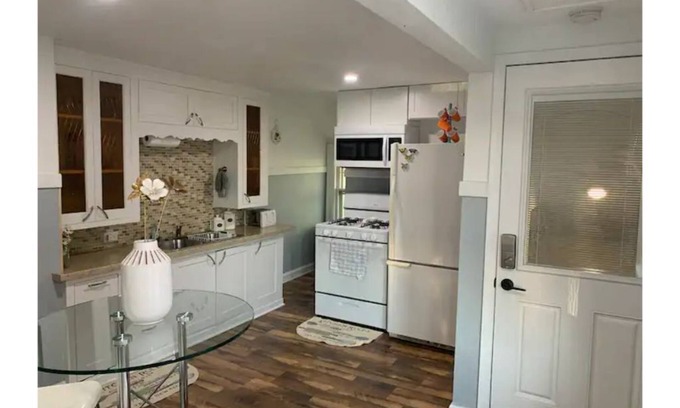 Two Rivers Apartment | Stylish Ocean View Apartment with Spa & Breakfast Included