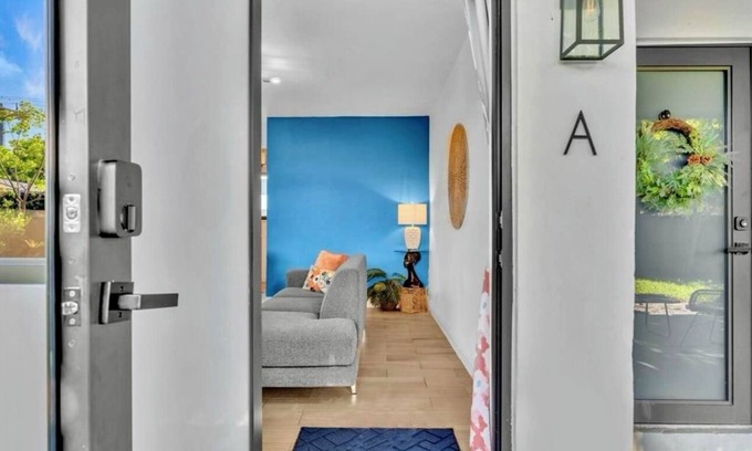 Central Oakland Park Apartment | Modern and Stylish 1-bedroom apartment in Oakland Park with WiFi, AC, Washer/Dry