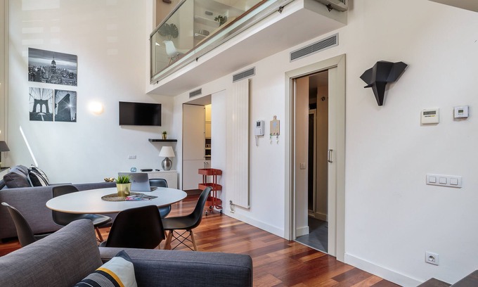 la Vila de Gracia Apartment | Trendy Duplex by Paseo de Gracia - Rated 10/10 with Spa