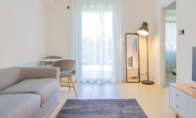 San Benedetto di Lugana Apartment | Stylish Oceanfront Apartment with Pool - Baseventuno 1