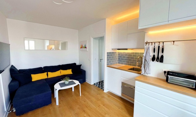 Vitry-sur-Seine Apartment | Modern Apartment Close to Paris with Fast Wifi & Kitchen
