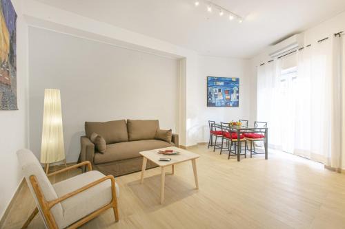 Quartiere Coppede Apartment | Modern apartment 100 meters from Piazza Mincio