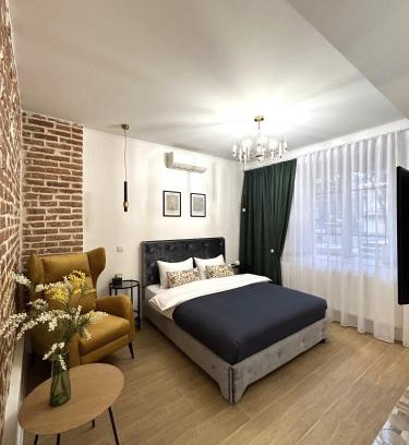 Lviv City Center Apartment | Family-Friendly 3 Bedroom Apartment on Franka with Top Ratings