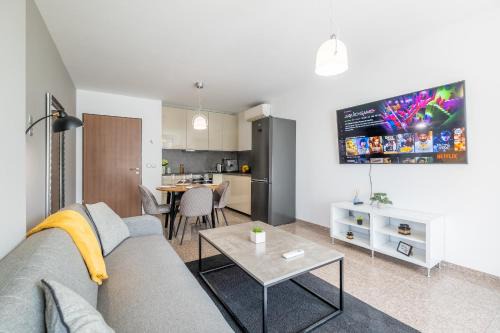 Vitosha District Apartment | Julie’s Cozy Apartment with Balcony – 4-Star Family Friendly