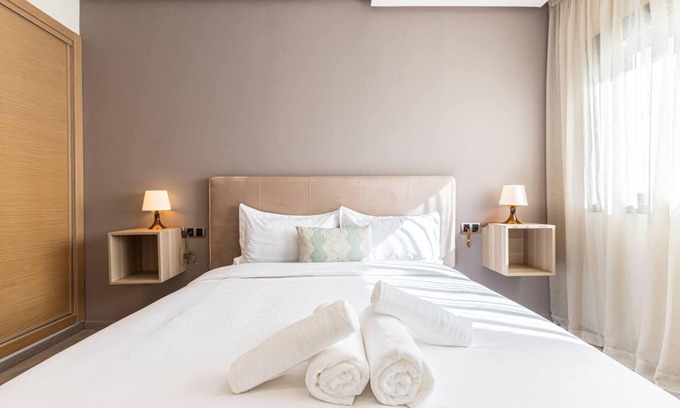 SOUR JDID Apartment | Coastal Getaway: Child-Friendly Apartment Near the Sea
