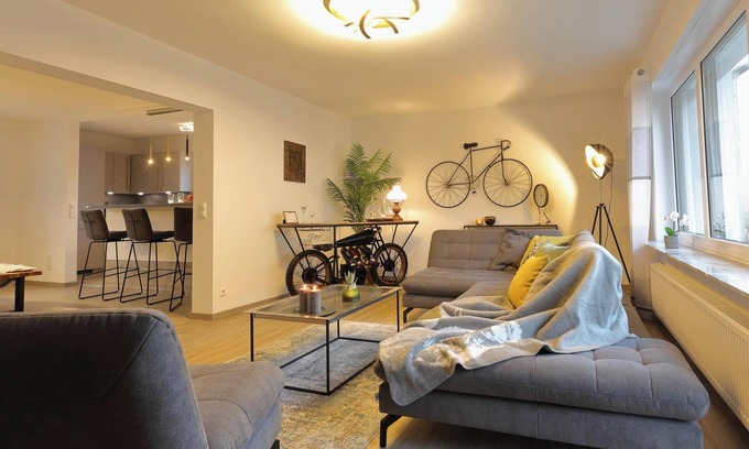 Mastershausen Apartment | Contemporary "Zweiradparadies" Apartment with Garden & Wi-Fi