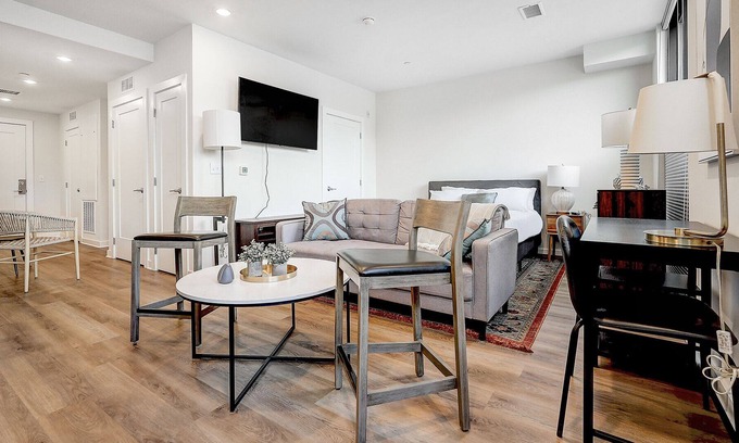 Bala-Cynwyd Apartment | Modern Apartment with Kitchen in Prime Location