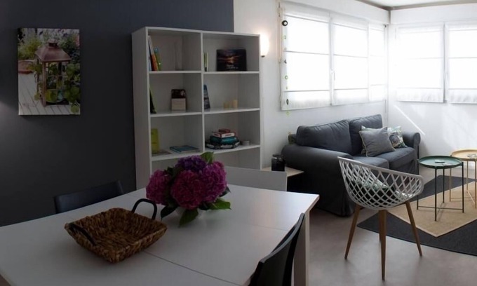 Orleans Apartment | Guest Rated 10/10: Gite Orléans with Spa & Family Amenities