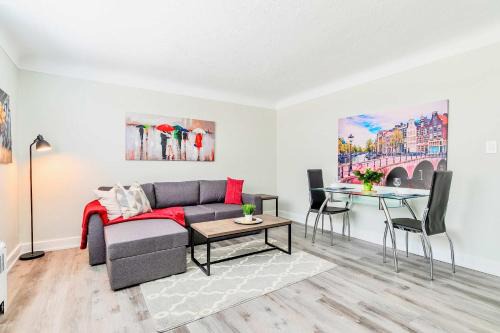 Hamilton Apartment | Modern Apartment in Corktown Hamilton - Guest Rated 7.4