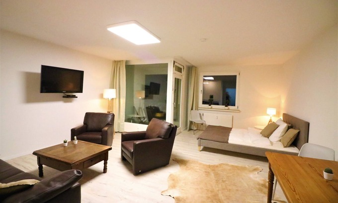 Region Hannover District Apartment | Modern Apartment in Langenhagen's Vibrant Center