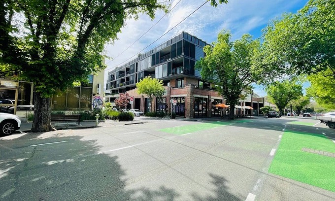 Fitzroy Apartment | Contemporary Apartment in Beautiful Fitzroy with Parking