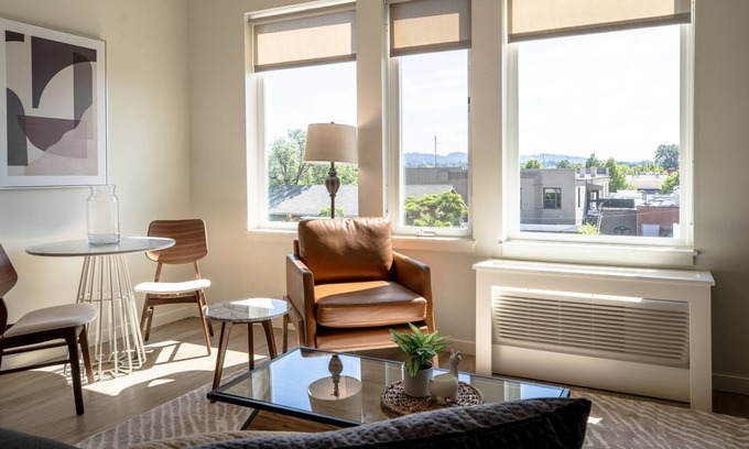 Beaverton Apartment | Modern Apartment with Kitchen in Prime Location