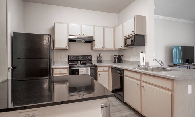 Mount Juliet Apartment | Modern Apartment with Pool in Prime Location Awaits You