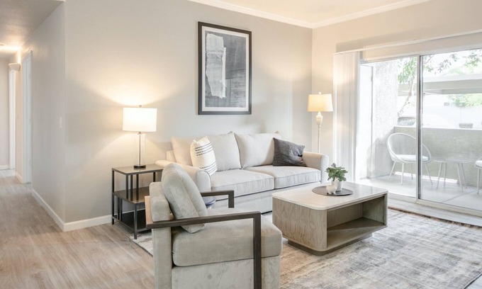 Tramonto Apartment | Modern Apartment with Kitchen in Prime Location