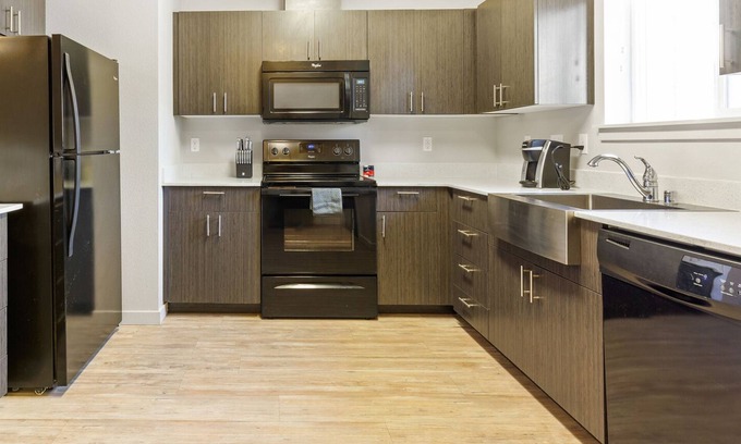 Vancouver Apartment | Modern Apartment in Prime Location with Family-Friendly Amenities