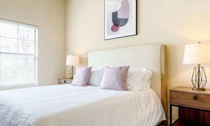 Hill Country Galleria Apartment | Modern Apartment with Pool in Prime Location