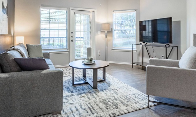 Falconhead Apartment | Modern Apartment with Kitchen in Prime City Location