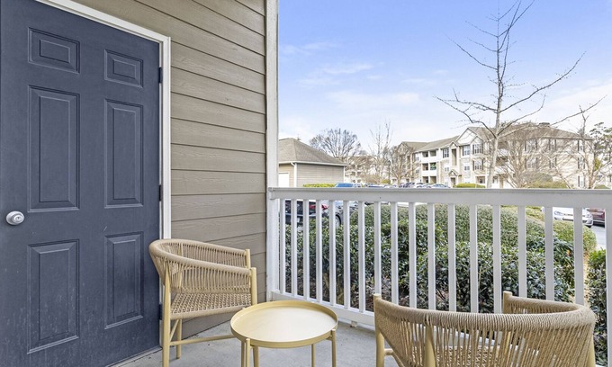 Town Center Apartment | Modern Apartment Perfect for Families in Prime Location