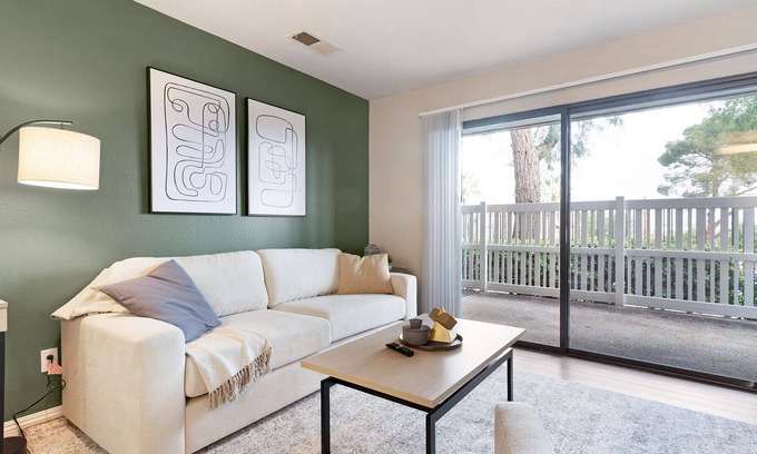 South Redlands Apartment | Modern Apartment in Prime Location: Accessible & Family-Friendly