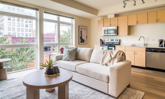 Everett Apartment | Stylish Apartment with Kitchen in Prime Location