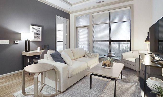 Garland Apartment | Stylish Apartment with Kitchen in Prime Location