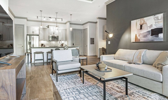 Garland Apartment | Modern Apartment in Prime Location - Family-Friendly Retreat