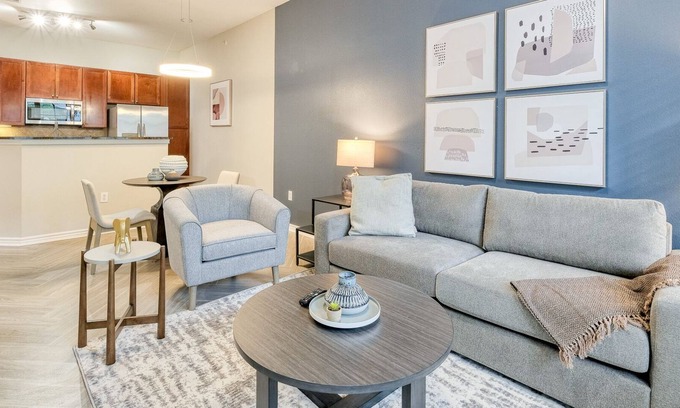 Barker Apartment | Modern Apartment in Prime Location (ID8120X43)